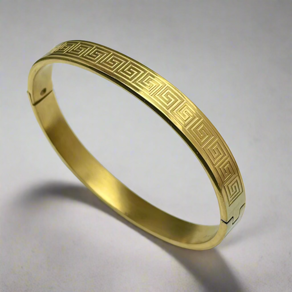 Majestic Golden Cuff Bracelet For Men