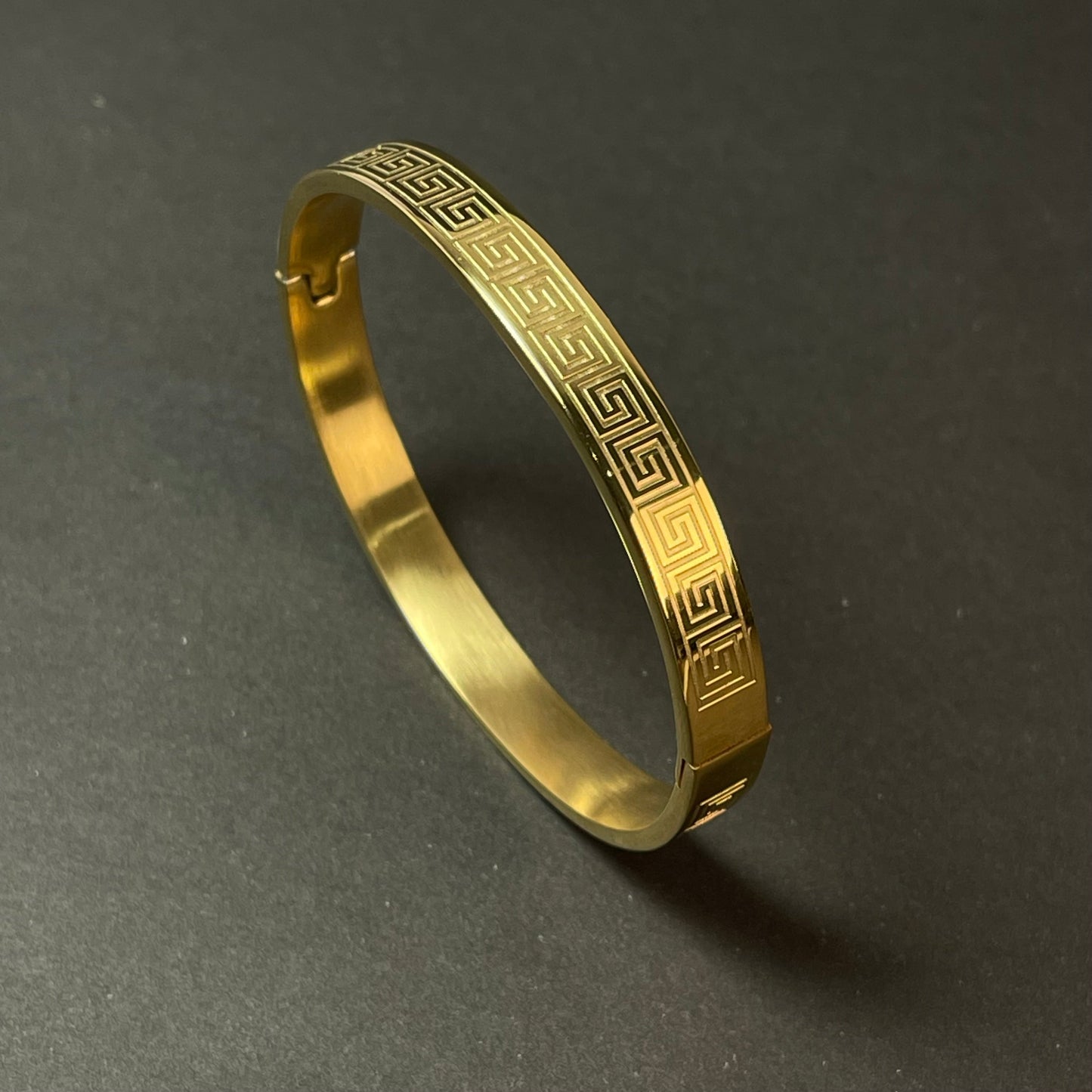 Majestic Golden Cuff Bracelet For Men