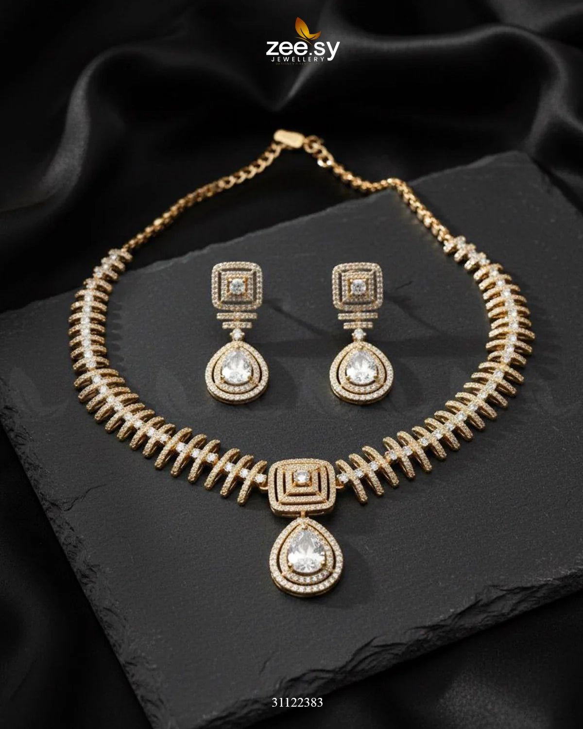 Kavita Art Oval Crystal Necklace Set