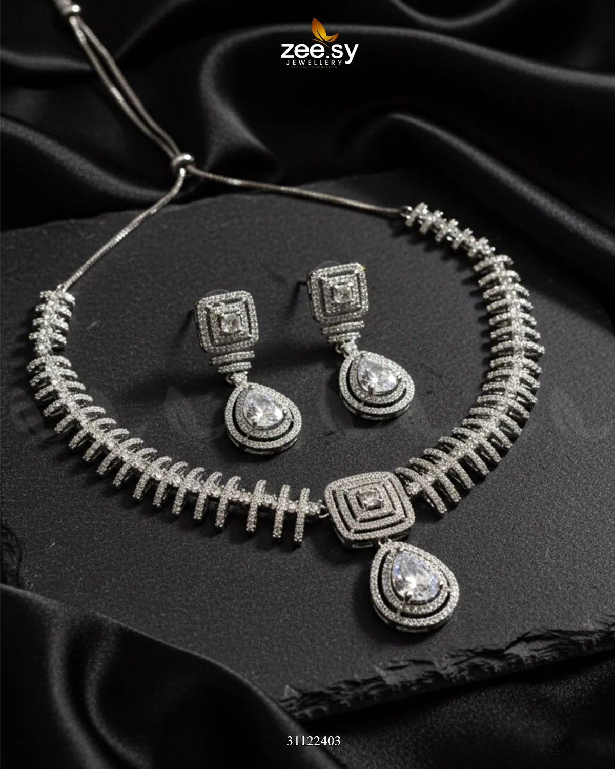 Kavita Art Oval Crystal Necklace Set