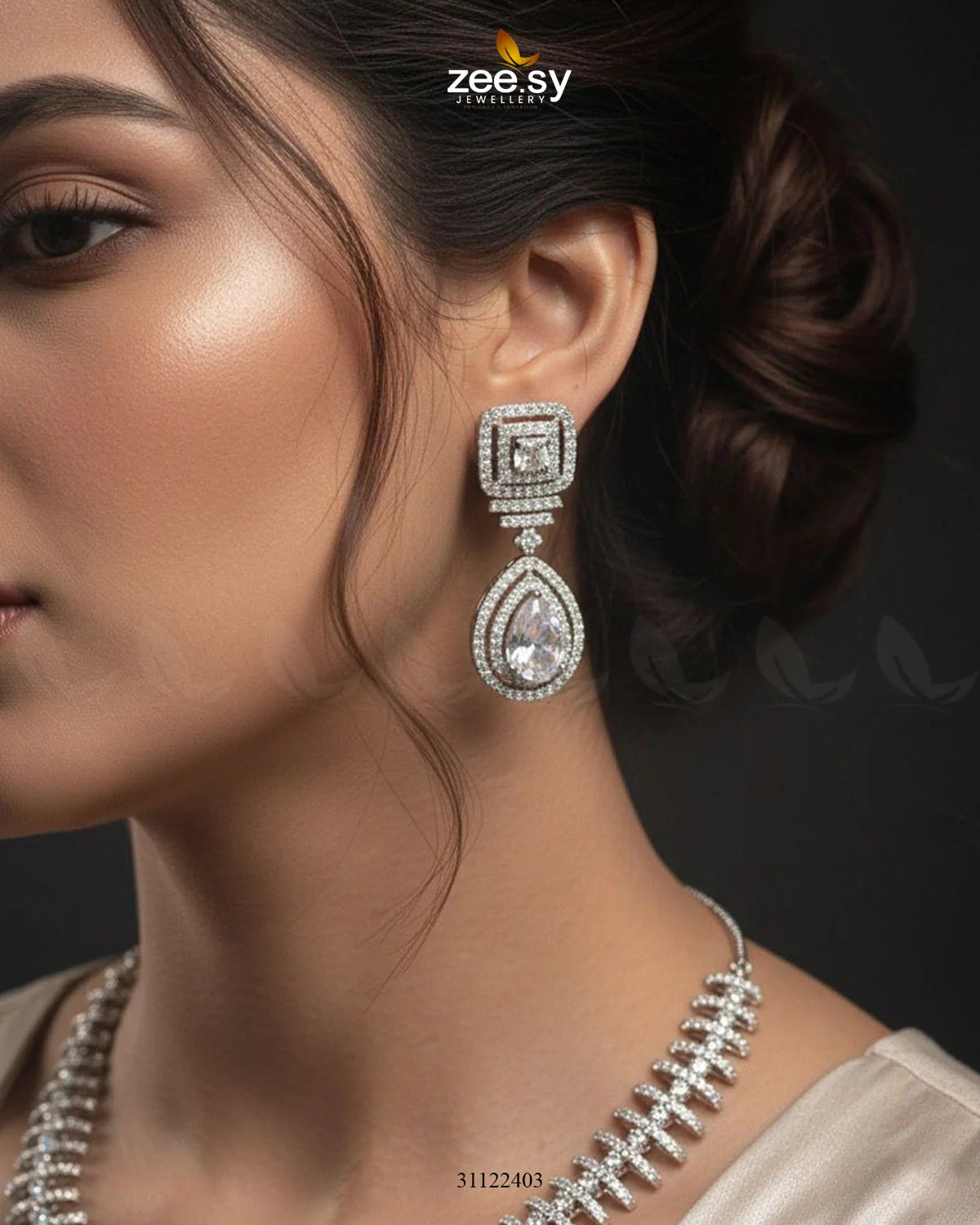 Kavita Art Oval Crystal Necklace Set